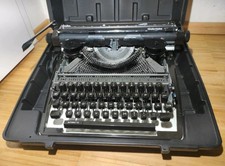 Schreibmaschine Adler Gabriele 12,  Vintage Typewriter mit Transportkoffer Retro