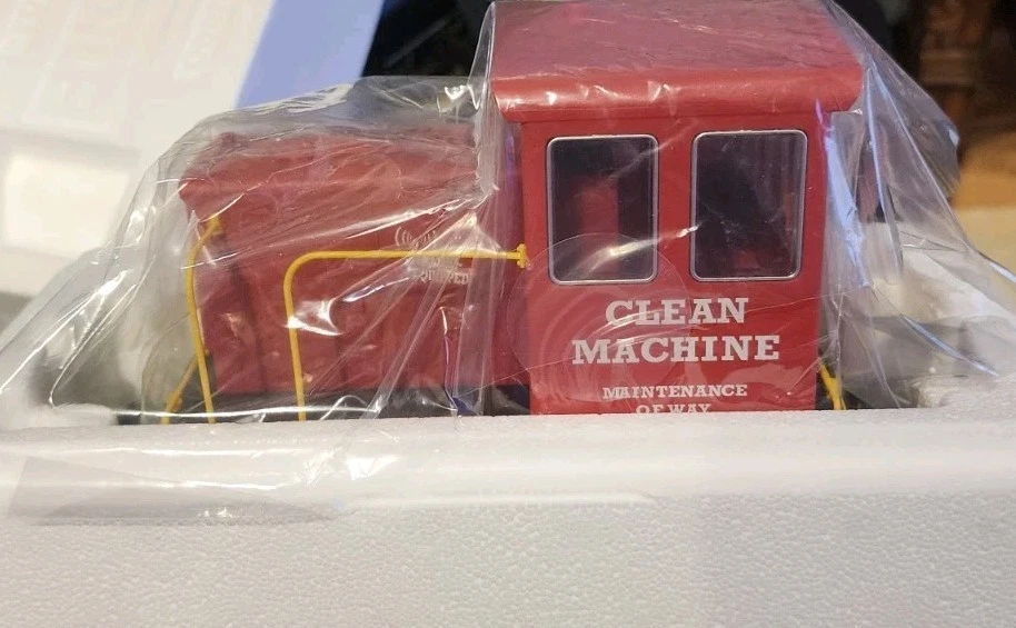 Piko 38506 G Scale Clean Machine R/C GE 25-Ton Track Cleaning Locomotive - Image 4 of 4