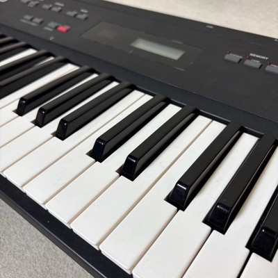 YAMAHA SY35 MUSIC SYNTHESIZER 61-Key DYNAMIC VECTOR SYNTHESIS 64