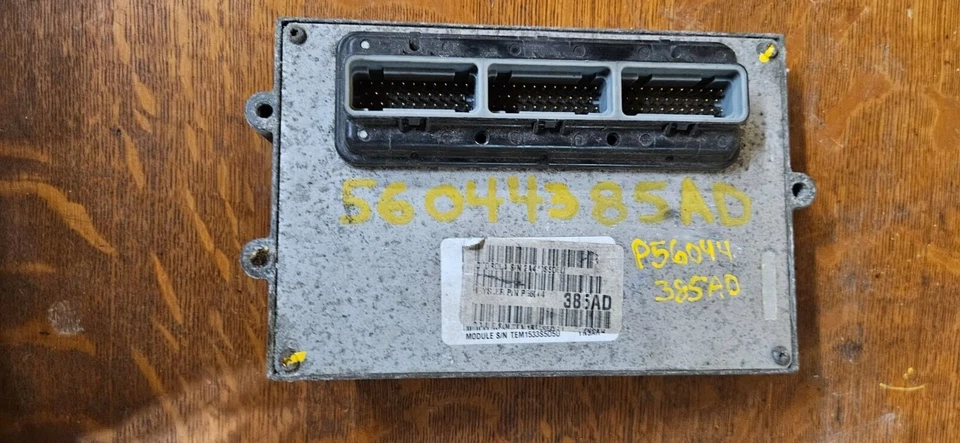 Jeep Wrangler Rubicon 2004 motor 4,0 MT ECU ECM MÓDULO 56044385AD Q Foto 2 de 4