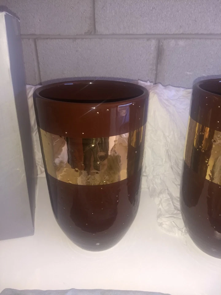 Jarrón de cerámica y oro AERIN Leoben Foto 3 de 4