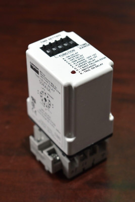Dayton 5DRA3A Multifunction Time Delay Relay 24V AC/DC with 6X156N Socket Base