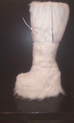 Monster High Abbey Bominable Yru Platform White Fur boots