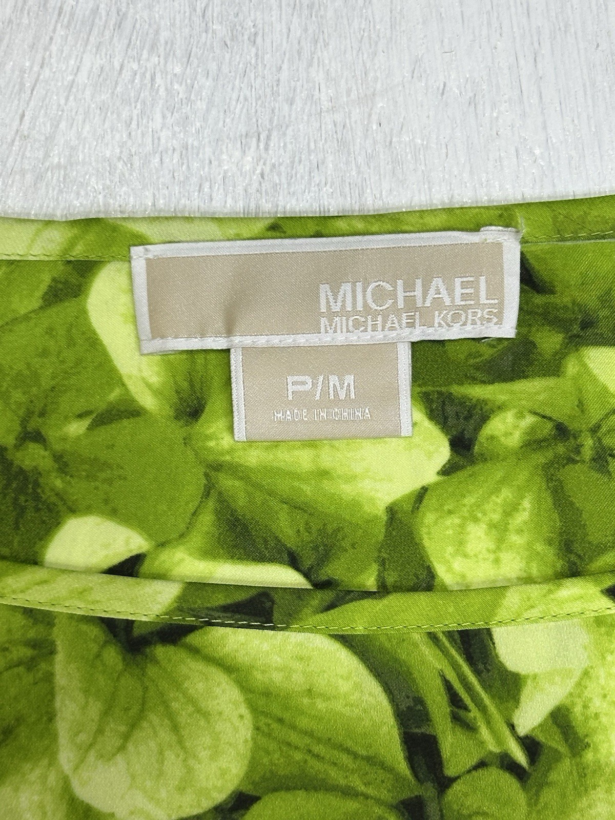 Michael Kors Petite M Green Floral Smocked Blouse Roll Tab Long Sleeve thumbnail 7