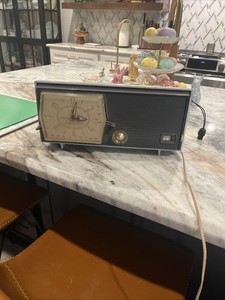 Vintage RCA Victor C-2E AM Tube Radio Clock Telechron Mid Century White Works