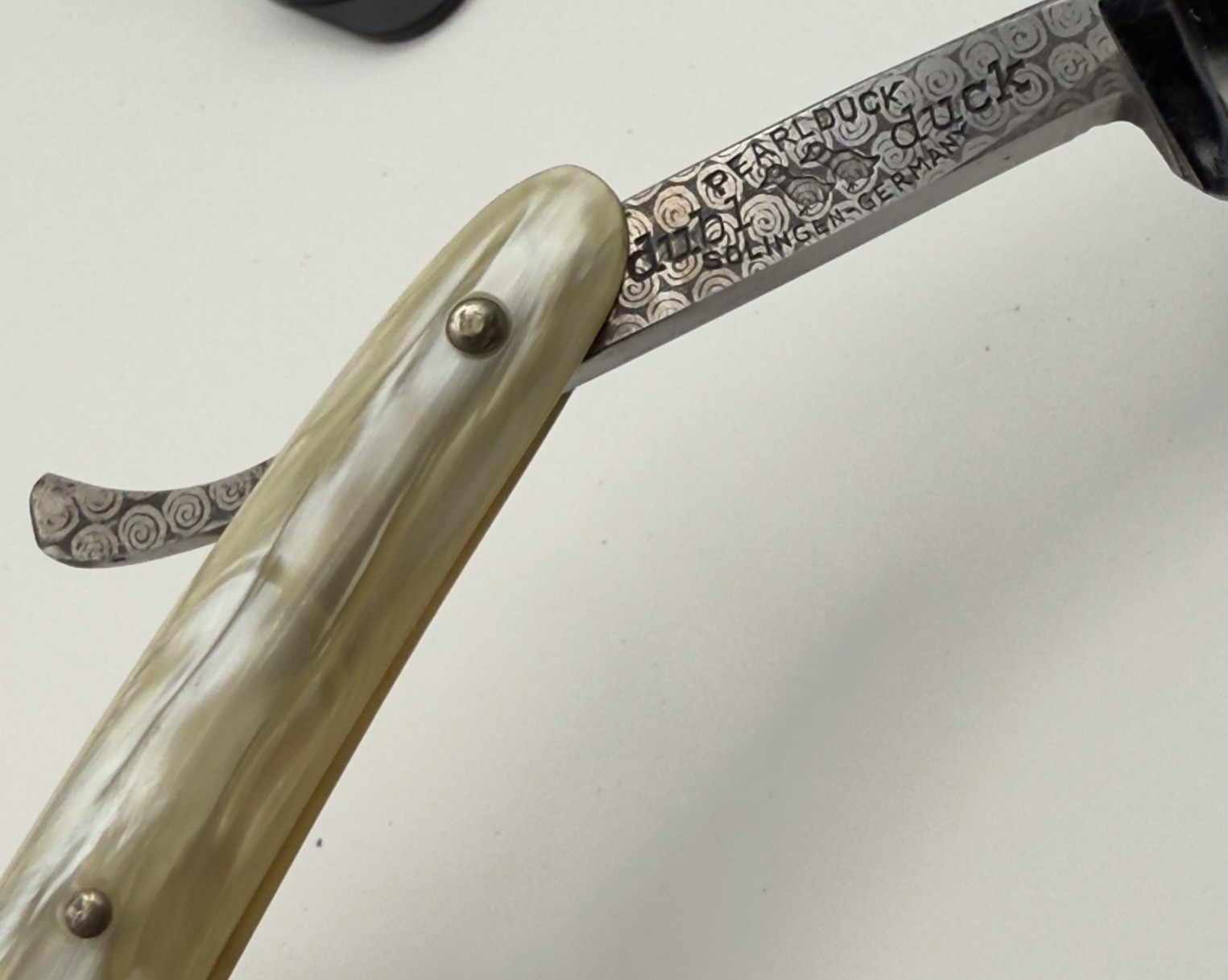 Vintage Dubl Duck Pearlduck 9/16 Round Point Wonderedge Straight Razor