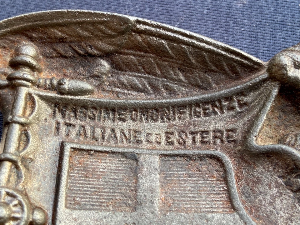 Posacenere in Ghisa a Forma d'Aquila Fonderia Arena & Esposito Napoli - Savoia - Immagine 3 di 4