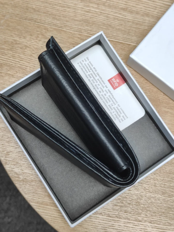 CALVIN KLEIN  LEATHER WALLET  BLACK RFID  MEN'S BI-FOLD  - Image 4 of 4