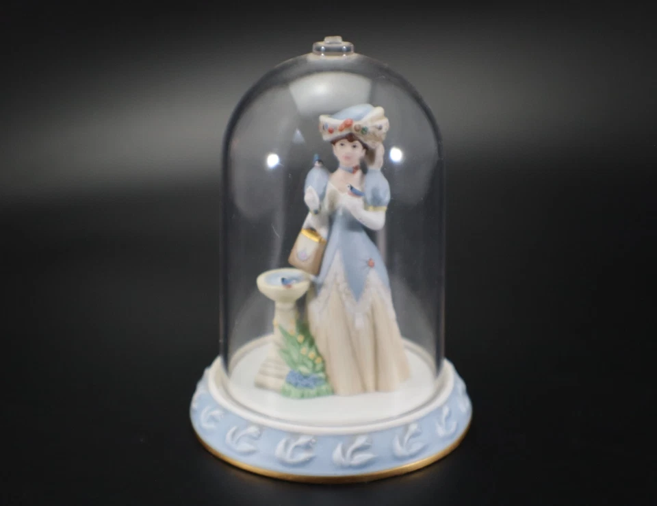 Figura miniatura con cúpula Avon coleccionable MRS PFE ALBEE 1998 Presidents Club Foto 2 de 4