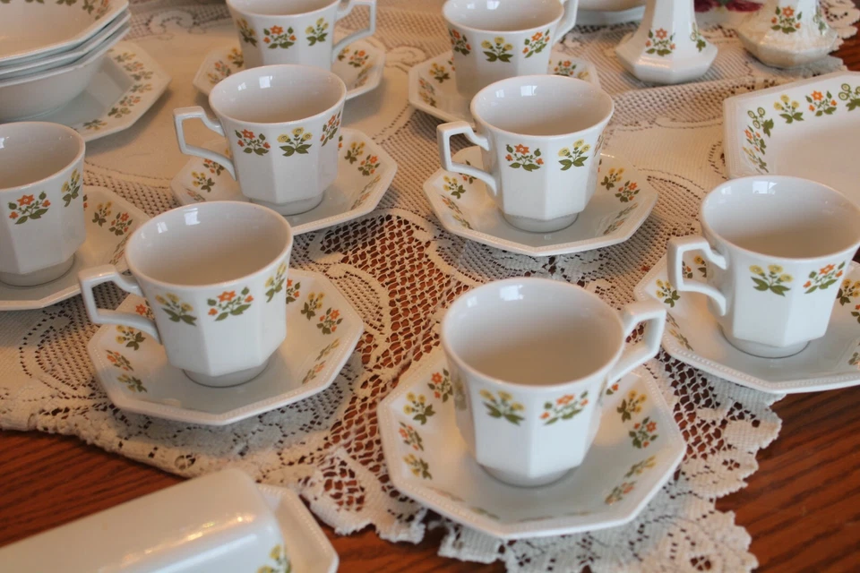 Johnson Brothers Ironstone 复古波西复古花卉图案 39 件分组 — 第 3/4 张图片