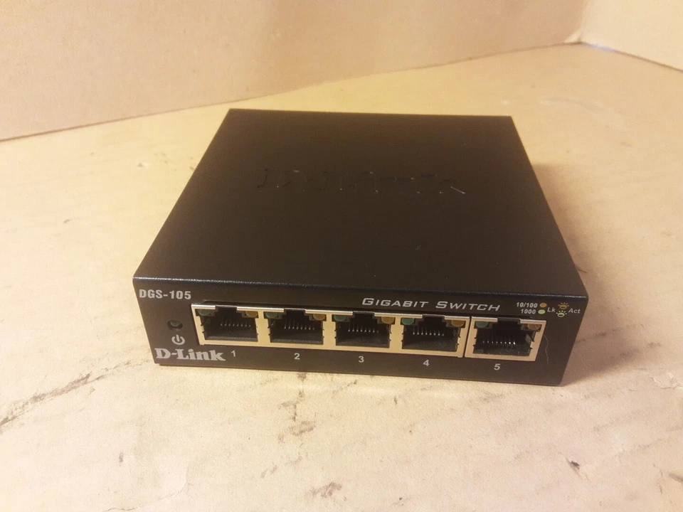 D-Link 5-Port Gigabit Unmanaged Switch +PSU - Image 4 of 4