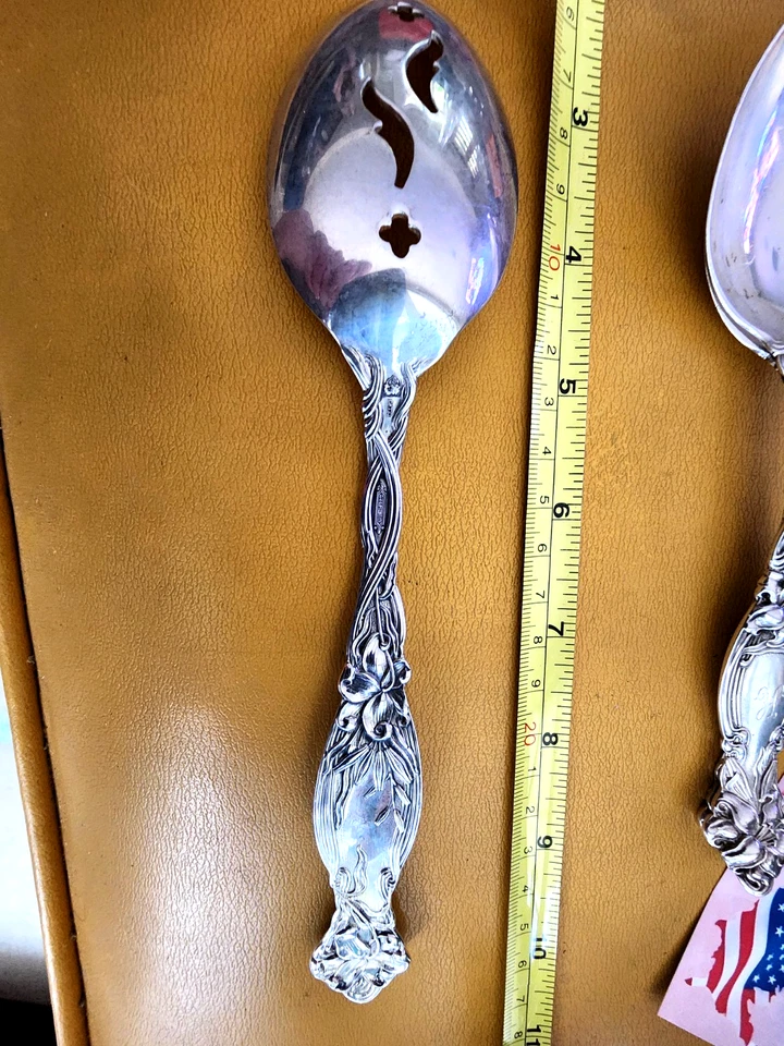 Cuchara perforada Frontenac by International de plata de ley original 8 5/8" Foto 4 de 4