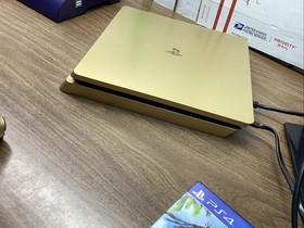 PS4 PlayStation 4 Gold Slim Limited Edition 1 TB W/ 1 Controllers And Game