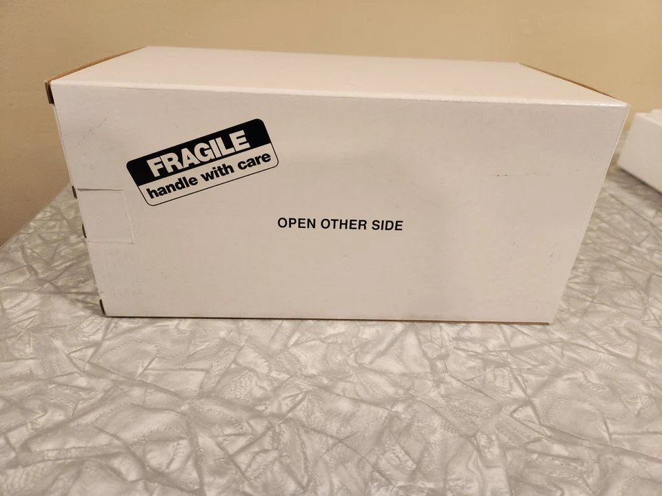 Danbury Mint 1951 Studebaker Commander Coupe Burgundy 1:24 BOX ONLY - Image 4 of 4