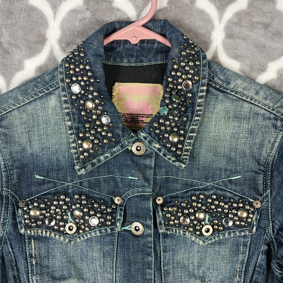 Chaqueta de mezclilla Parasuco para mujer pequeña azul con tachuelas estrás glamour occidental Y2K Foto 3 de 4