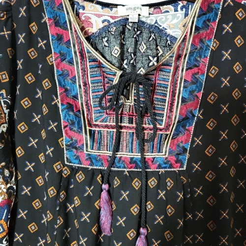 Umgee USA Damen Tunika Top Gr. L Tasseled Tie Neck Schwarz Mehrfarbig Boho Bauer - Bild 2 von 13