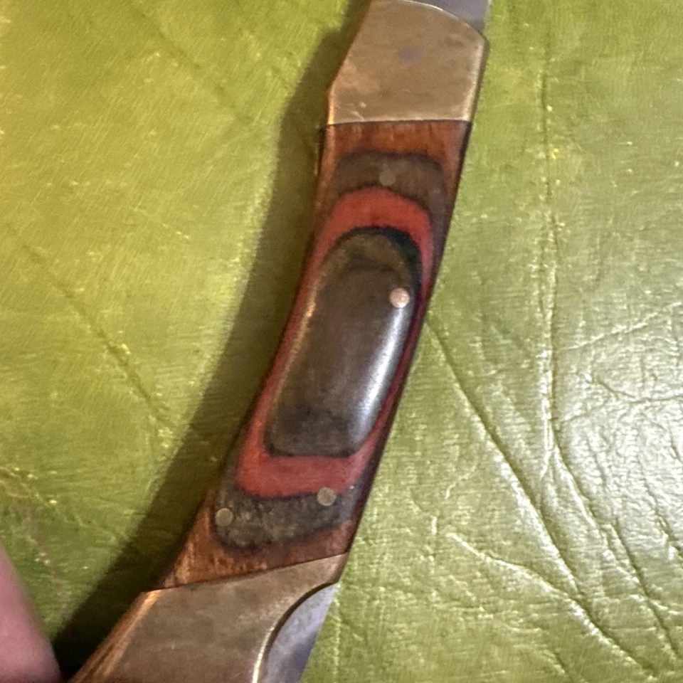 Cuchillo de cazador plegable estilo Buck 110 vintage con asas de madera de diamante Foto 3 de 4