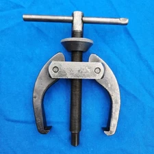 Vintage Indestro 253 Gear Remover Puller 2-arm approx 4" open - used