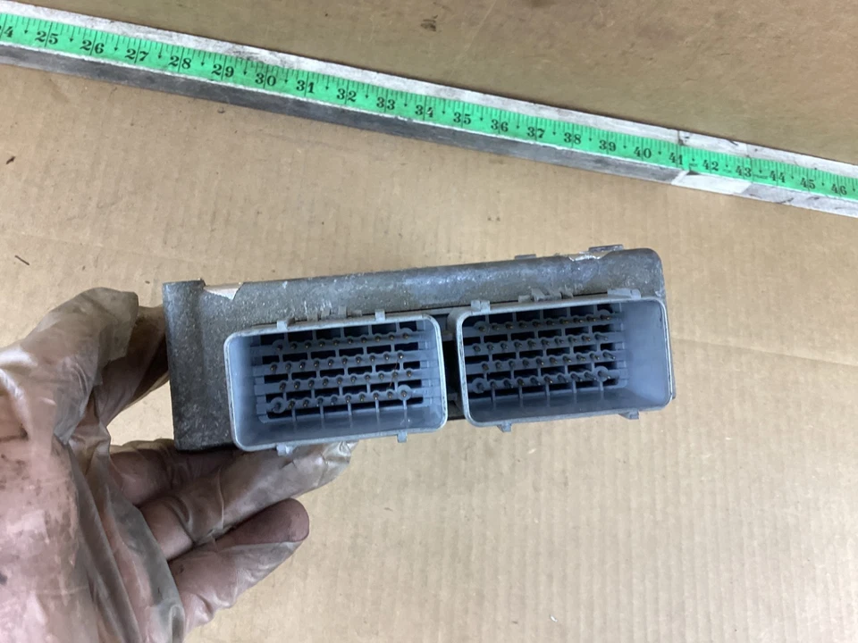 Módulo de control del motor Dodge Caravan 1996-1999 ECM ECU 04745860, 04727192 Foto 2 de 4