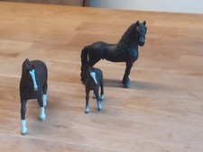 2x Schleichpferd + 1x Fohlen (Familie), schwarzes Fell, guter Zustand, gebraucht
