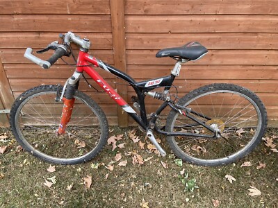 FUJI DXS 760 Red Mountain Bike FOR SPARES OR REPAIR