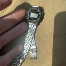 Petite Vintage Casio 401 L-2 Lithium Digital 1980s Women's Watch NOT TESTED