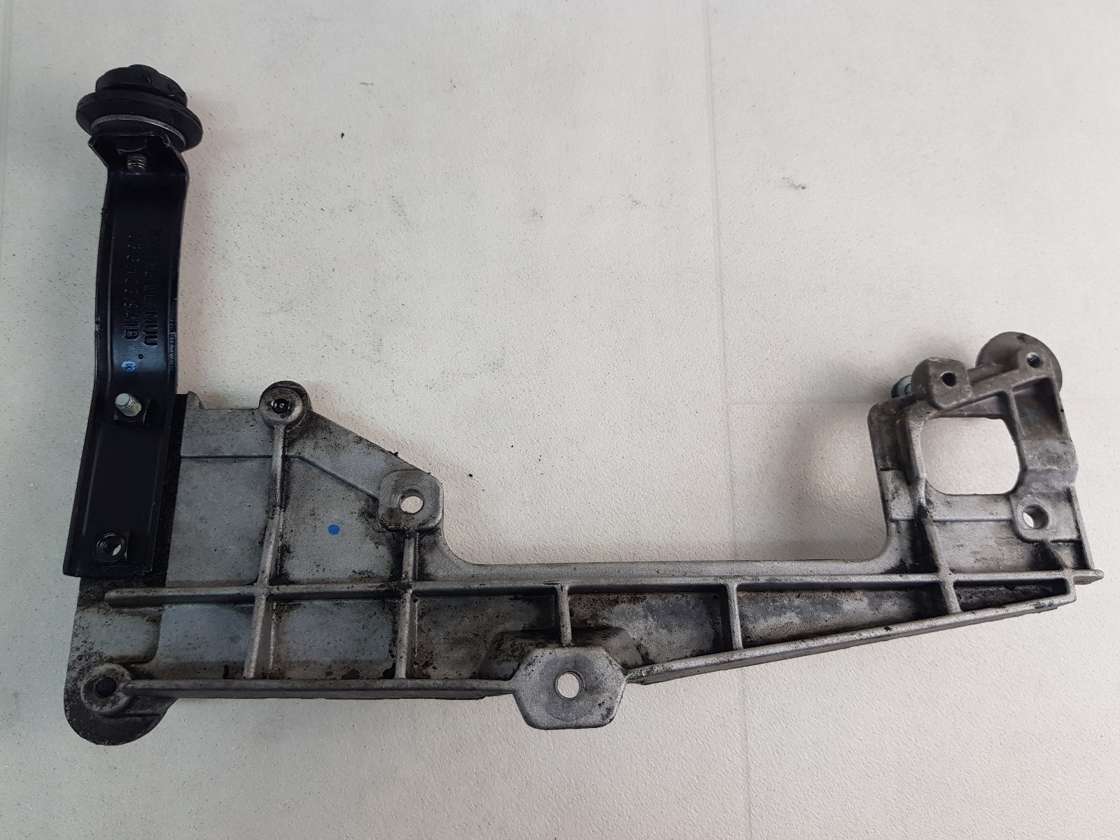 Volkswagen Golf V 2007 Diesel 77kw Engine Mounting Bracket 