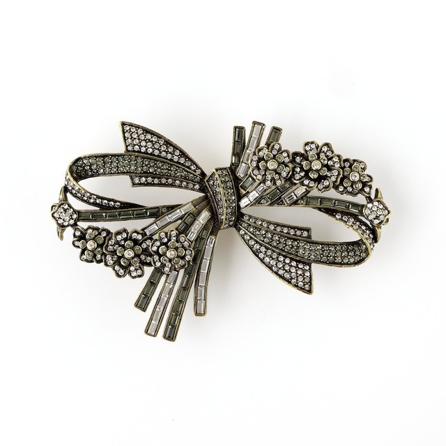 AUTHENTIC Heidi Daus Best in Bows Crystal Christmas Pin SWAROVSKI