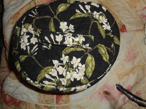 Vera Bradley Home & Away Round Travel Cosmetic Case Retired "Jasmine" NWT