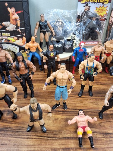 WWE WWF Vintage-Now Wrestling Action Figure Lottatori Misti OLTRE 50 Pezzi Custodia - Foto 7 di 23