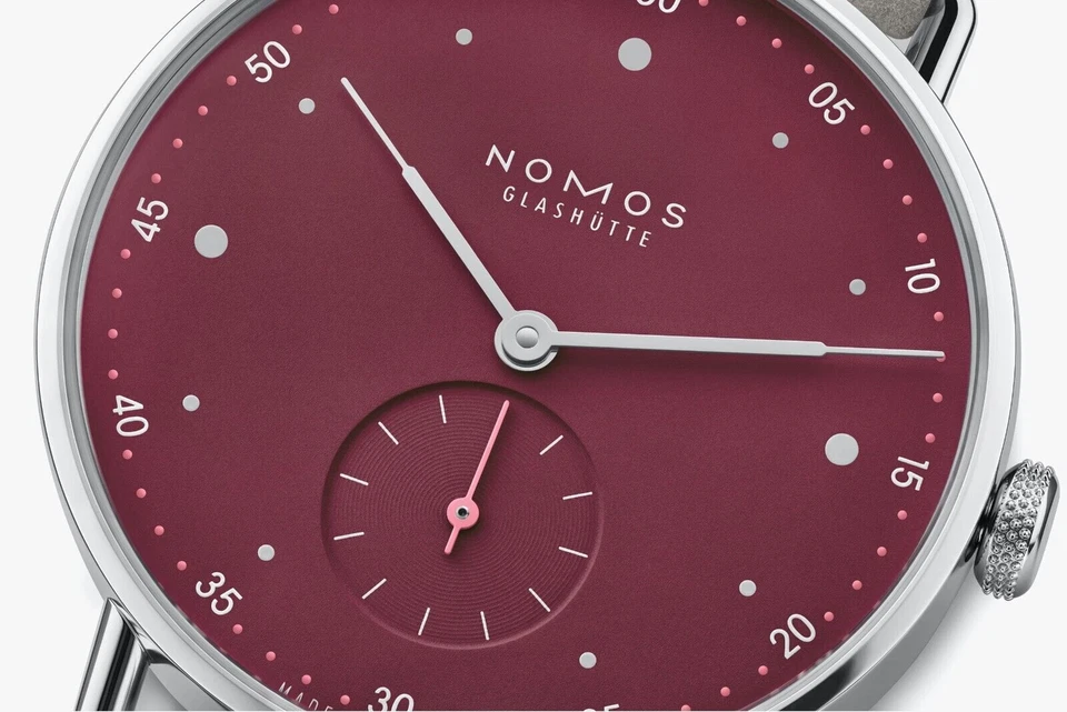 Nomos Metro 33 Hand winding Muted Red Dial 33mm Ladies Watch NEW 1123.SB - Image 3 of 4