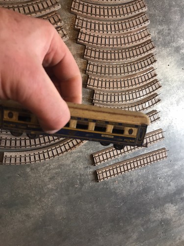 ZH718 JOUEF Train Ho Lot 25 rails tole lithographié ballast marron 1 Wagon Tôle - Imagen 6 de 7