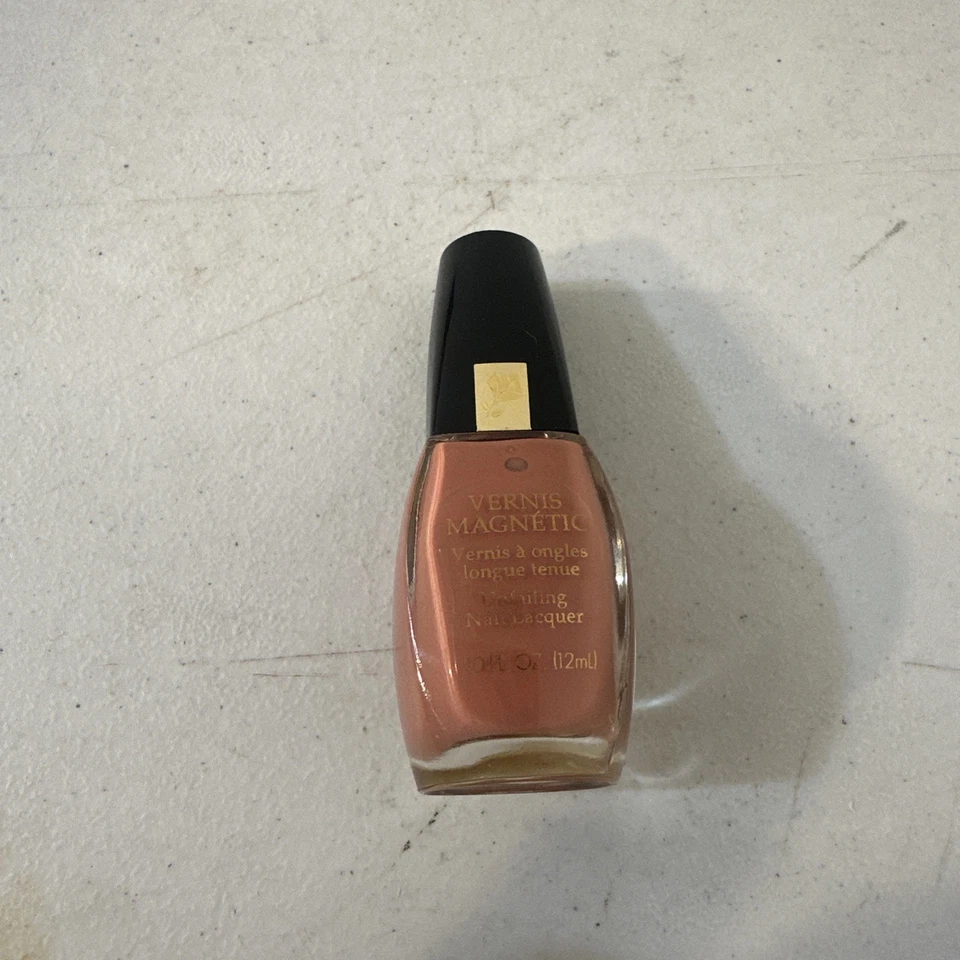 Esmalte de uñas de gamuza magnético Lancome Vernis nuevo Foto 2 de 4