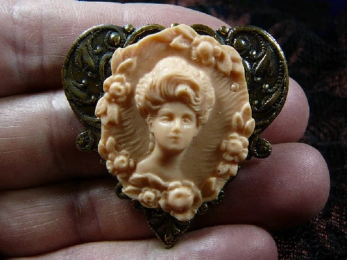 (CM164-1)  Gibson WOMAN Beautiful peach CAMEO Pin Pendant Jewelry NECKLACE