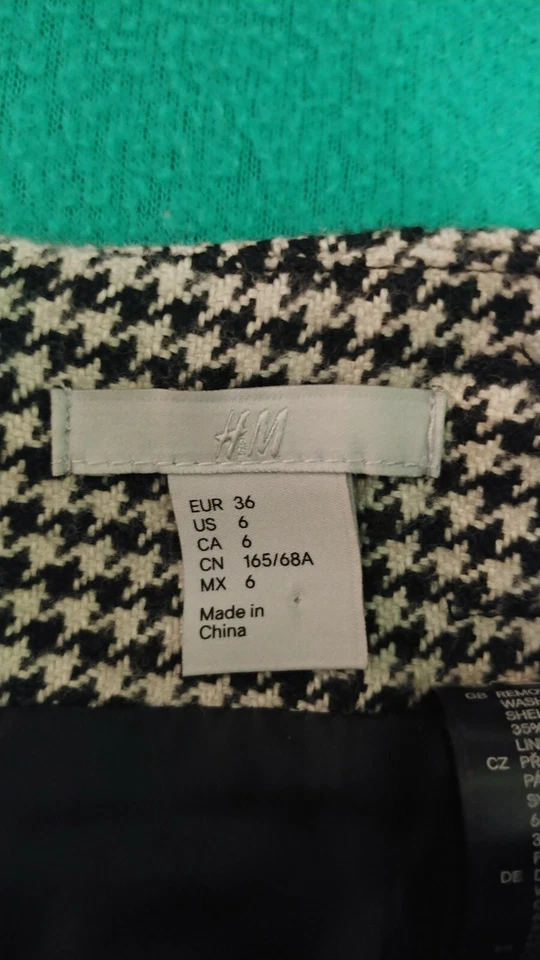 H&M Women's Houndstooth Pencil Skirt Size 6. Waist:26in - Image 2 of 3