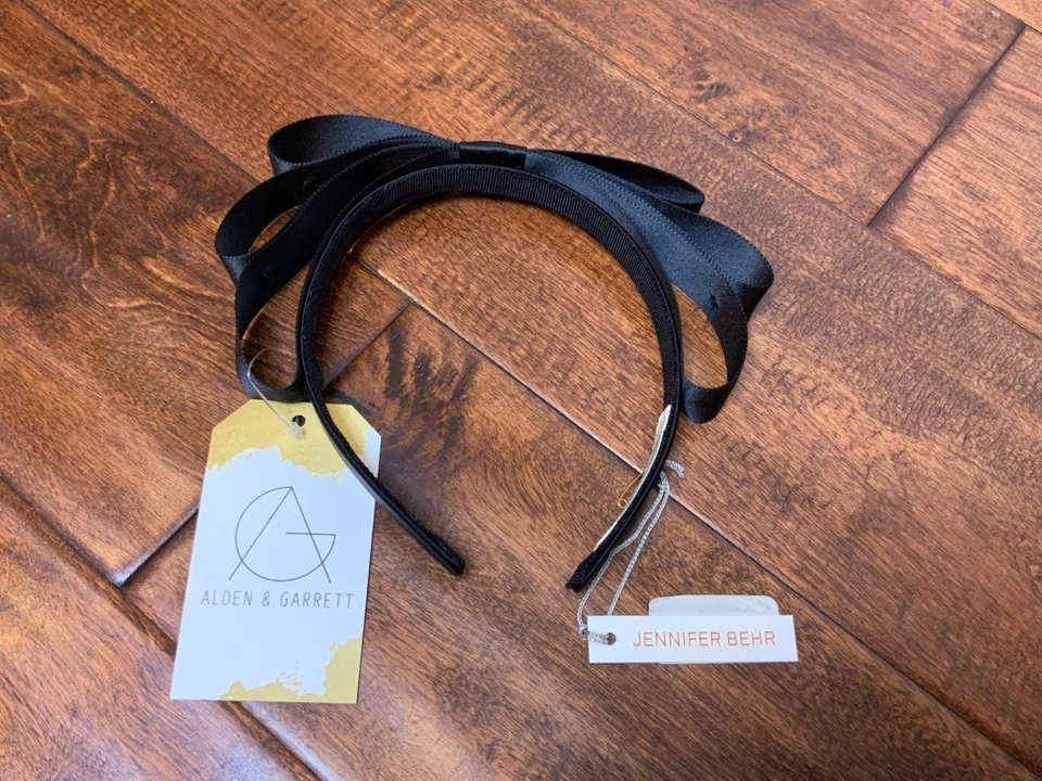 Diadema Jennifer Behr negra con lazo de satén Leah talla única ¡NUEVA CON ETIQUETAS! Talla única $250 Foto 2 de 4