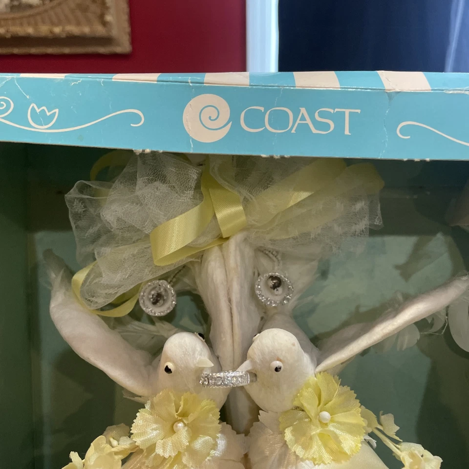 ANILLOS FLORES SOMBRERERÍA CAMPANAS PALOMAS ADORNO PASTELERÍA COSTA VINTAGE Foto 4 de 4