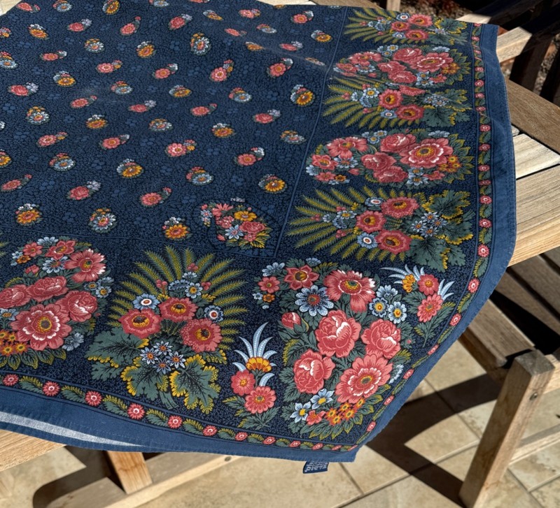 Beauvillé's tablecloth French Linen Navy Floral excellent 66' x 56' rectangle