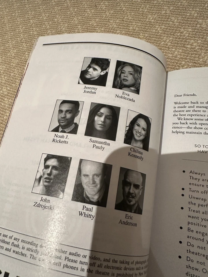 Playbill de Broadway firmado por The Great Gatsby Foto 3 de 3