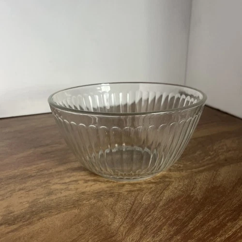 Pyrex 7402 Glass 6 cup Mixing Bowl - Clear