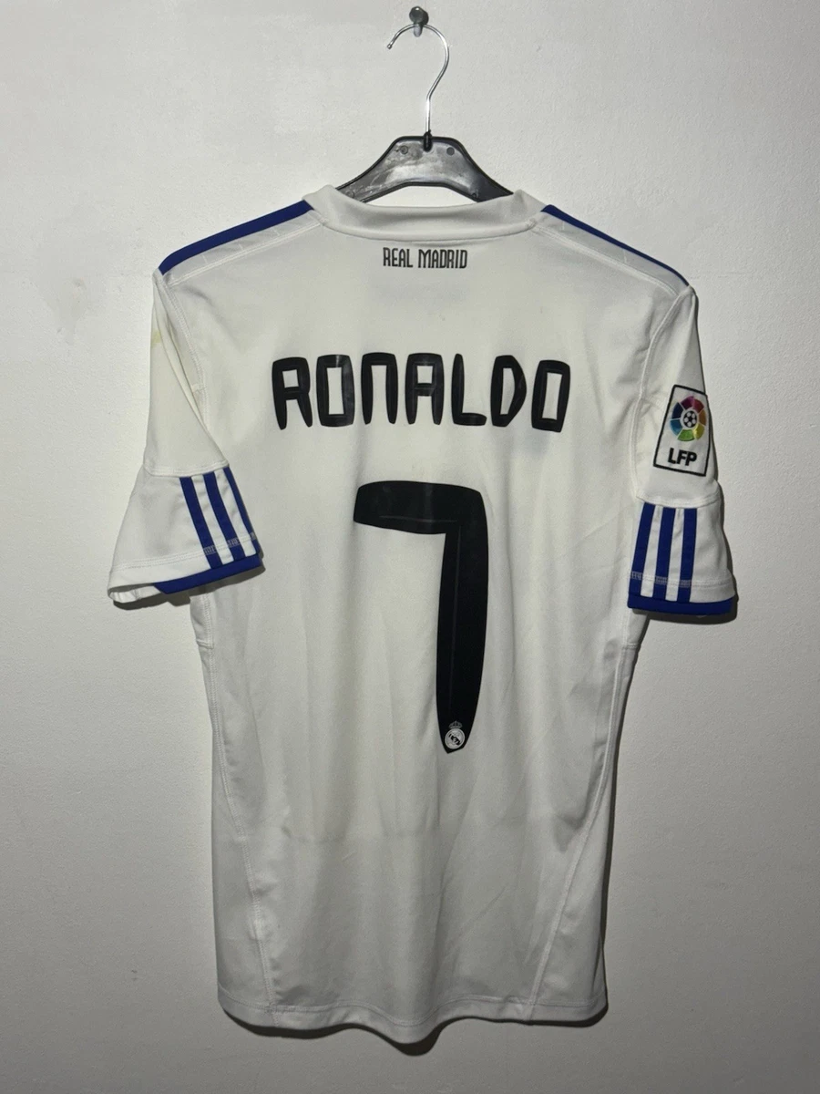 Du bleu sur le nouveau maillot third du Real Madrid 2025-2026