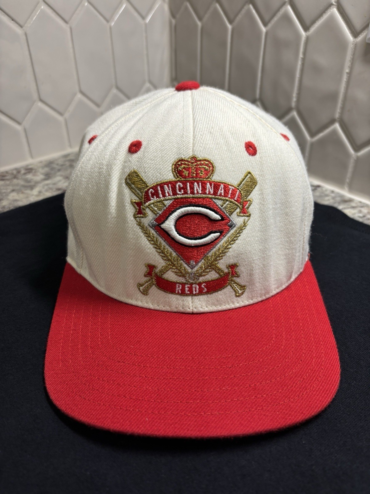 Cincinnati Reds Snapback Hat with Throwback Logo … - image 1