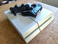 Sony PlayStation 4 PS4 White 500GB PAL 1080p Wi‑Fi + 2 Black DualShock 4