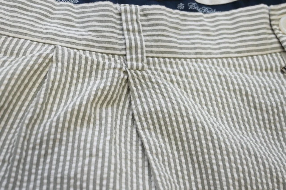 Brooks Brothers Seersucker Shorts Striped Pleated Front 9" INSEAM Mens Size 42 - Image 3 of 4