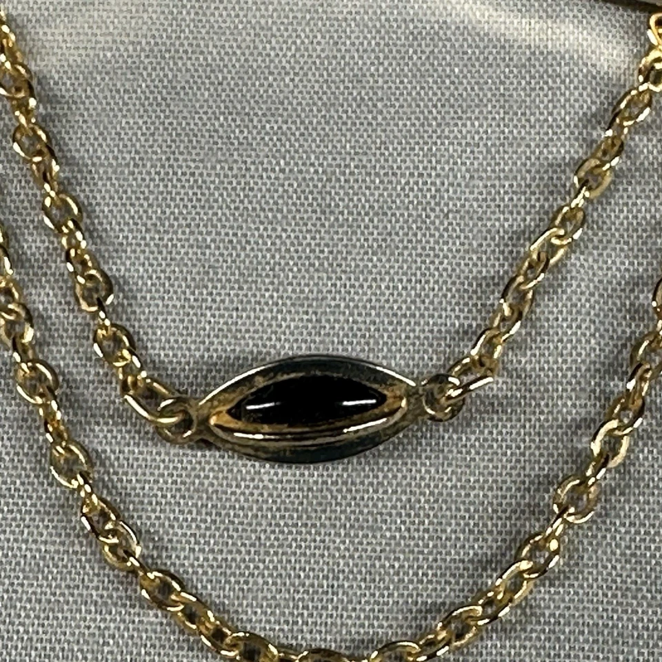 Clip de barra de corbata vintage Swank tono dorado con doble cadena y acento de vidrio negro Foto 2 de 4