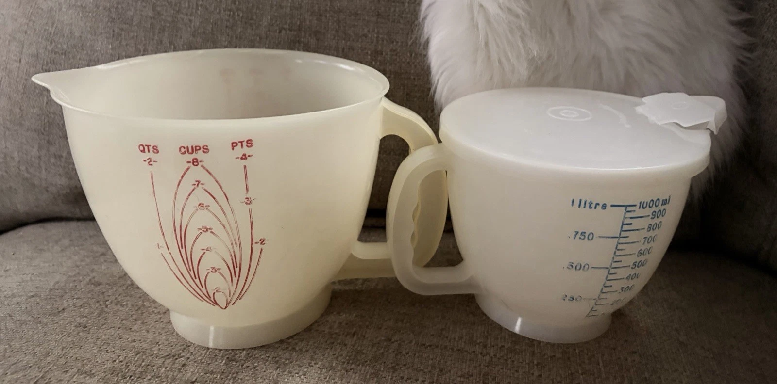 VTG Set of Tupperware White Plastic Liquid Measuring 4&8 Cups Red Blue With Lid