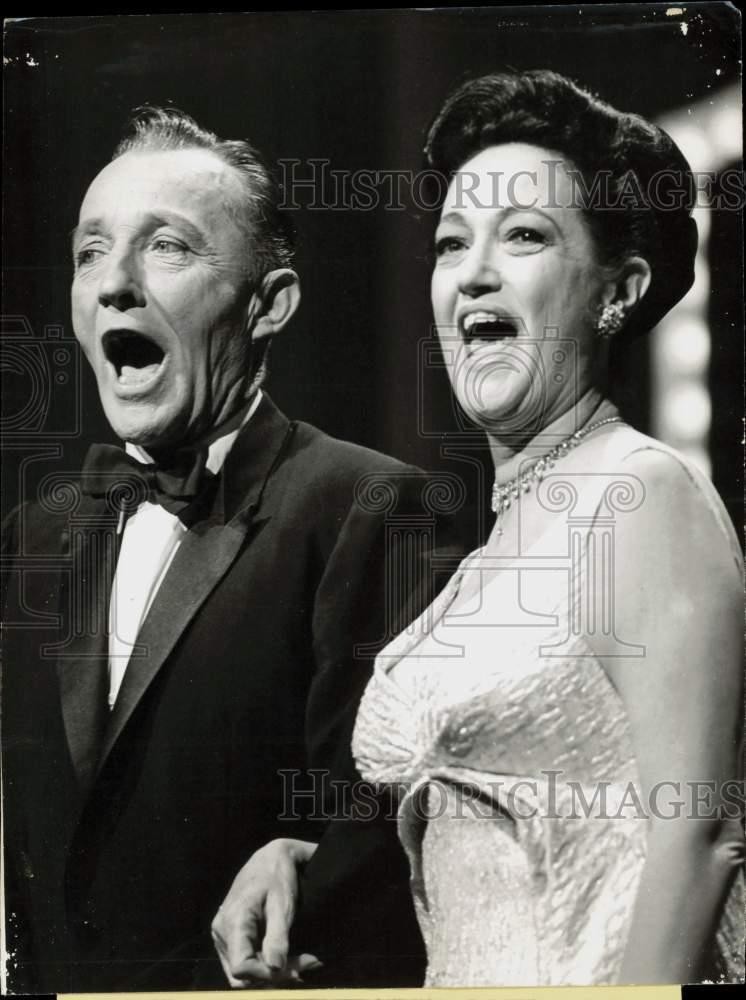 1966 Press Photo Bing Crosby and Dorothy Lamour in 