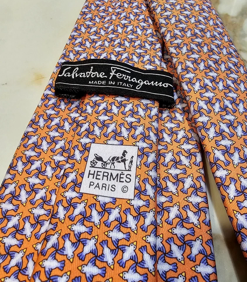 Salvadore Ferragamo Hecho en Italia Hermes París Pájaro Diseño Seda ANCHO: 3 1/2" Foto 4 de 4