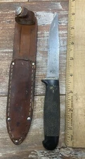 Vintage USA Made Fixed Blade Hunting Knife W/ Leather Sheath Black Cattaraugus ?