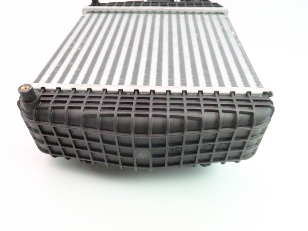 Maserati Ghibli Quattroporte Levante left driver side intercooler 839